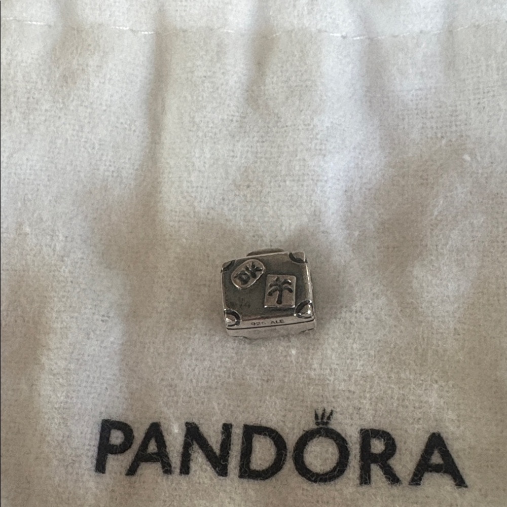 Pandora Suitcase - Picture 2 of 3